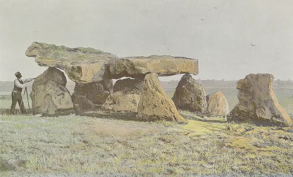 Arcay, Dolmen von Rochebillaude, Seitenansicht S