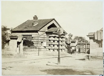 Barriere des Fourneaux Vaugirard in „Les Barrières de Paris“ Fotografien von Gouviot