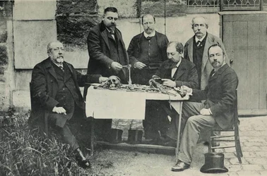 Knochen eines jungen Mannes, 1846 exhumiert, fälschlicherweise Louis XVII. zugeschrieben, von links nach rechts: Magitot, de Backer, Quétin, Bilhaut, Talrich, Manouvrier