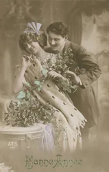Neujahrsgrußkarte mit romantischem Paar, das Mistelzweig hält, 1913