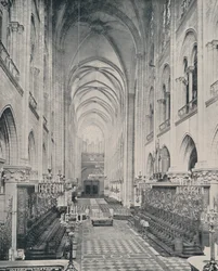 Paris: Das Innere der Kathedrale Notre Dame