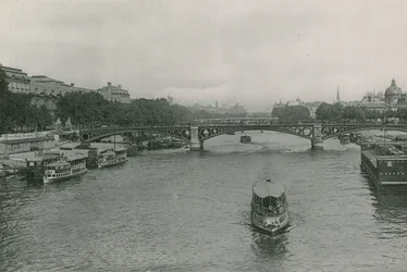 Perspective sur la Seine, le Pont des Saint-Pères