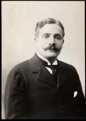 Porträt von Pierre Decourcelle (1856-1926), französischer Schriftsteller
