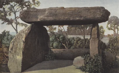 Saint-Nazaire, Dolmen umgeben von einem Platz