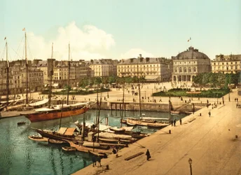 Blick auf La Place Gambetta vom Kai, Le Havre