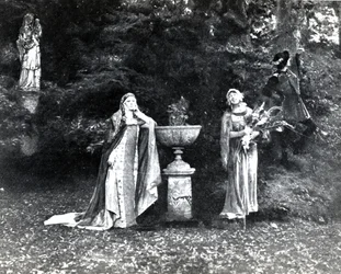 Akt I, Szene 3 von Pelléas et Mélisande von Debussy, aus einem Foto der ersten Aufführung im April 1902 der Oper an der Opéra-Comique in Paris, Illustration in Theatre Magazine, Juni 1902
