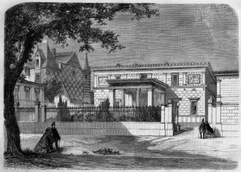 Antike Architektur: Blick auf die Fassade des pompejanischen Hauses des „Prince Napoleon“ (1822-1891), gebaut von Architekt Alfred Normand. Paris, Rue Montaigne.