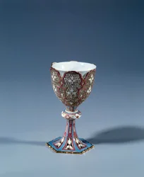 Kunst Frankreich: Tasse auf beweglichem Ständer, die einen Ausstellungsstand bildet. Hartporzellan