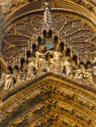 Kathedrale von Reims: Detail der Fassade (Marne 51) mit der Krönung der Jungfrau