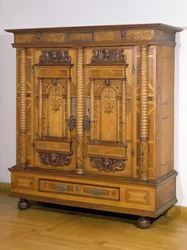Schrank mit sieben Säulen, ca. 1665