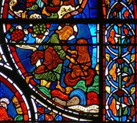 Detail eines Fensters, das das Gleichnis vom barmherzigen Samariter darstellt: Gott erschafft den Menschen aus Ton (Detail)