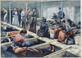 Schlafsaal eines Nachtasyls in London, England, das als Zuflucht für Frauen gilt, in „Le Petit Parisien“.