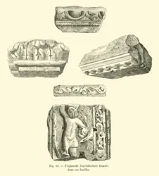Architekturfragmente gefunden bei diesen Ausgrabungen
