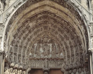 Gotische Kunst: Tympanon der Mittelbucht des Südportals der Basilika Notre Dame de Chartres