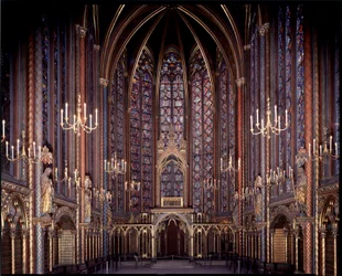Innenansicht der oberen Kapelle der Sainte-Chapelle (1245 - 1248) in Paris, Frankreich