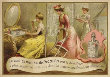 Dame benutzt Mundwasser