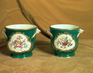 Paar Sevres Eiskühler, aus dem Frederick V Service, 1758