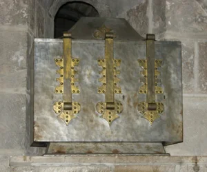 Reliquiar mit den Reliquien des Heiligen Benoit, in die Krypta gelegt im Jahr 1108