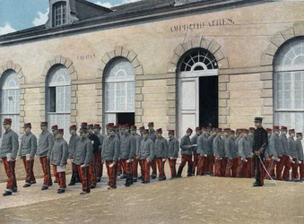 Spezielle Militärschule von Saint-Cyr (Saint Cyr), Innendienst: Ausgang aus dem Amphitheater