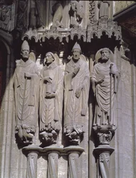 St. Martin, St. Jerome, St. Gregory und St. Avitus, Jambenfiguren der Beichtväter vom Ostportal der Südvorhalle, frühes 13. Jahrhundert