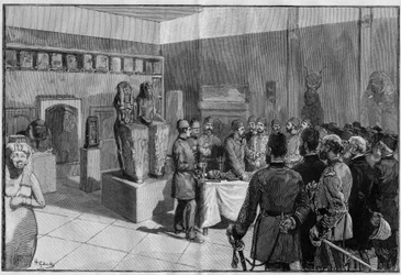 Die Entkleidung der Mumie von Sesostris (Ramses II) im Museum von Boulaq (Kairo, Ägypten) durch Gaston Maspero in Anwesenheit des Khediven Tewfik. Gravur in „Le Monde Illustré“ 1886.