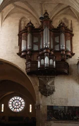 Die Orgel und das westliche Rosenfenster (Rosenfenster - innen)