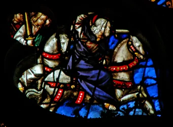 Das Westrosenfenster zeigt eine Szene aus dem Buch der Offenbarung: Treu und wahrhaftig, der König der Könige auf einem weißen Pferd, mit zwei weiteren Kriegern dahinter (19:11-16).