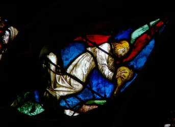 Das Westrosenfenster zeigt eine Szene aus dem Buch der Offenbarung: Sechster Engel gießt seine Schale auf den Euphrat (16:12).