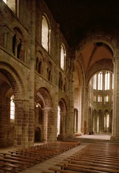 Ansicht des Kirchenschiffs vom Chor aus, 1020-1135