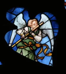 Fenster mit einem musizierenden Engel