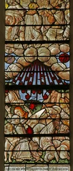 Fenster, das eine Szene aus dem Buch der Offenbarung darstellt: Sterne fallen vom Himmel