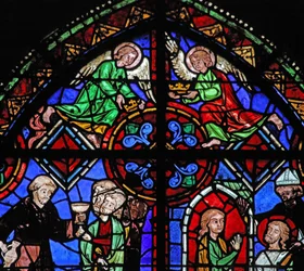 Fenster w06, Darstellung von Engeln am oberen Teil des Heiligen Brioude-Fensters