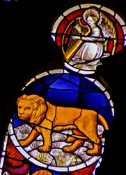 Fenster w114 Darstellung des Tierkreiszeichens Löwe