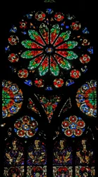 Fenster w18, eine Rose mit naturalistischem Design darstellend