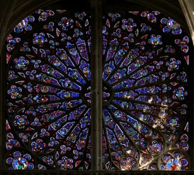Fenster w219, das nördliche Rosenfenster, Propheten, Vorfahren Christi und Älteste der Apokalypse darstellend (Rosenfenster - innen)