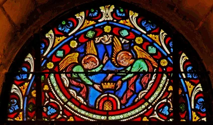 Fenster w2 mit Engeln, die die Seele von St. Germain empfangen
