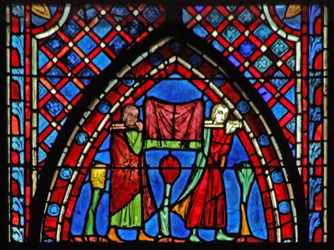 St. Johannes: zwei junge Männer bringen ihre Besitztümer