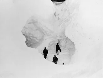Eishöhle, ca. 1911, 1913