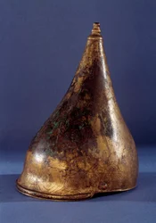 Gallische Kunst: Gehörnter Helm (2. Eisenzeit 250 v. Chr.)