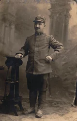 Album "Die GM R. Armee (Erster Weltkrieg)": Soldaten des 23. Regiments. Territorialmiliz in Uniform