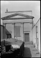 Kapelle am Hull Trinity House und Statue vor der Ostfassade, Kingston upon Hull
