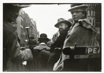 George Breitner und Marius Bauer in einer Kutsche in London