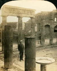 Dreieckiges Forum, Ruinen von Pompeji, Italien, ca. 1909