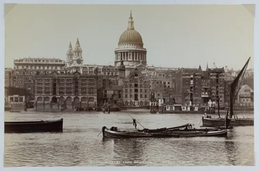 Ein Blick von Bankside über die Themse in Richtung Paul