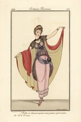 Junge Frau im Tanzkleid mit Umhang