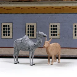 Kamel und Nashorn vor der Arche Noah, ca. 1840 (bemaltes Holz)
