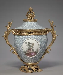 Gedeckte Vase, hergestellt von der Meissener Porzellanmanufaktur, Deutschland, 1749