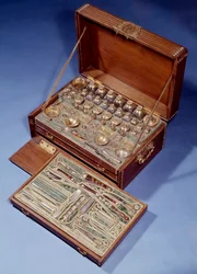 Reisechirurgie- und Apothekenkit. 1640. Augsburg. Kunstgewerbe, Paris.