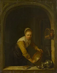 Eine Magd, die eine Messingpfanne am Fenster scheuert