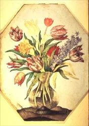 Glasvase mit Tulpen und einer Hyazinthe